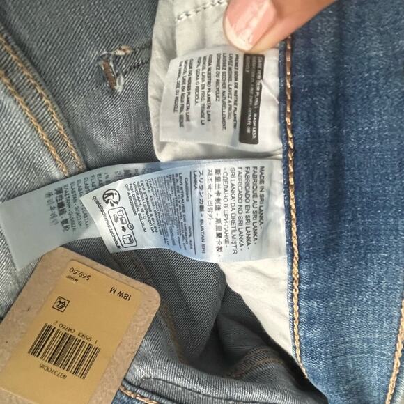 Levi's Plus Size 724 Distressed High Rise Straight Jean Size 18 - Picture 7 of 9